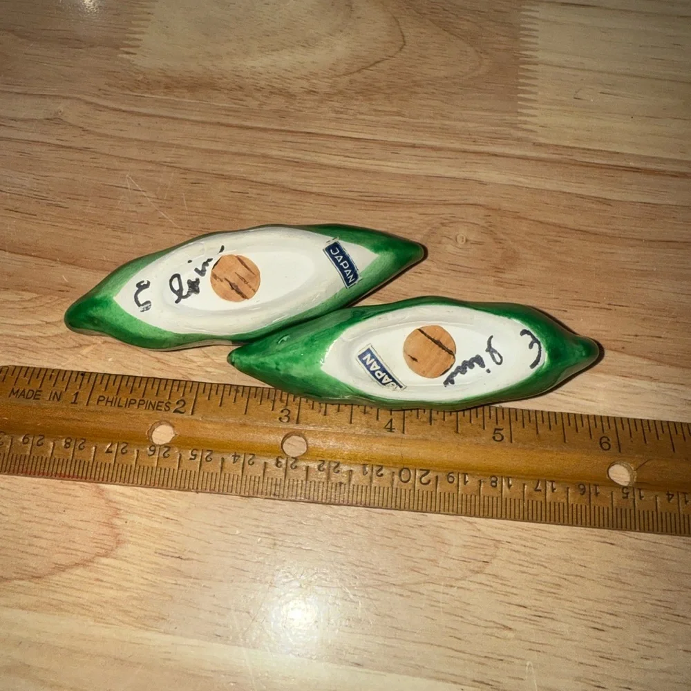 Green Pea Pod salt and pepper shakers vintage Japan